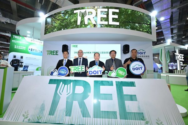 經濟部產業技術司於InnoVEX打造TREE新創主題館，邀請與會貴賓以技術司資源一點一滴的澆灌成果，象徵孕育科專新創事業化生態系之優質環境。