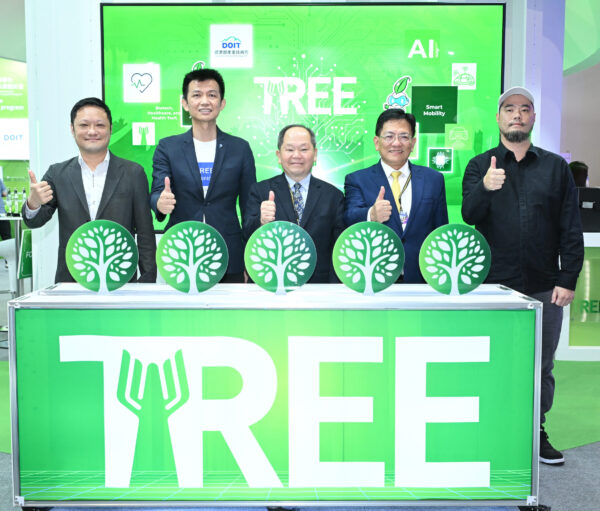 TREE主題館開幕式,左起比翼加速器陳彥諭共同合夥人、福寶科技巫震華董事長、經濟部技術司周崇斌副司長、工研院產服中心陳立偉執行長、FlyingVest鄭光廷執行長