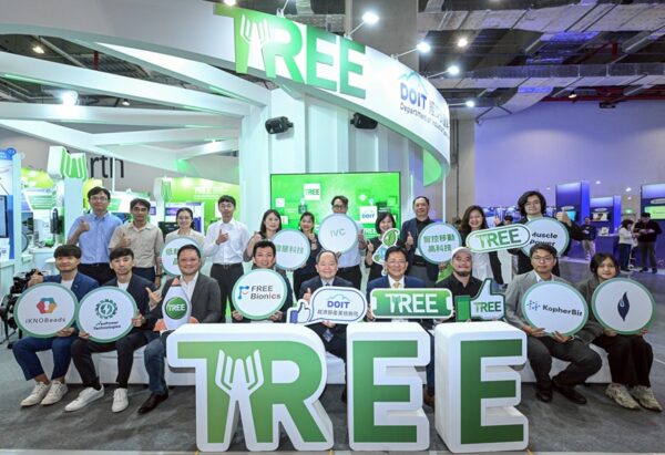 經濟部產業技術司周崇斌副司長今日頒發「2025年經濟部研究機構創業潛力獎（TREE Award）」，肯定法人新創團隊科研商品化的努力成果。
