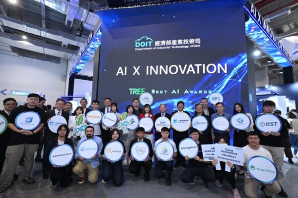 經濟部產業技術司打造「AI X Innovation Pavilion」主題館，經濟部自推動TREE計畫以來，已成功培育並成立逾60家新創公司，累計募資額高達93.5億元，在近期最具指標性的創業綻放前30強中囊括25%，成果極為亮眼！